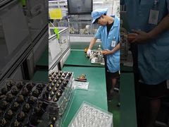 사전 필터에 대한 완전 자동 배터리 컴포넌트 조립